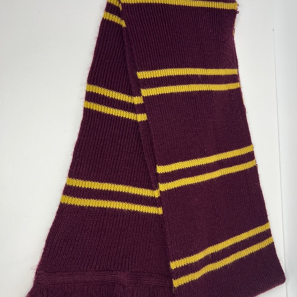 Gryffindor House Scarf Wizarding World of Harry Potter Universal Studios 2016 - Picture 4 of 5